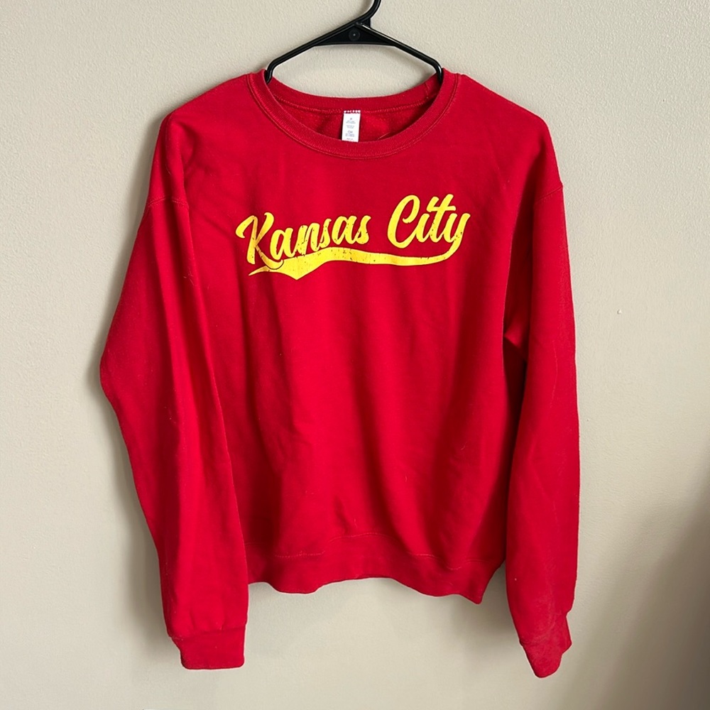 (S) Kansas City chiefs red and yellow crewneck sweater